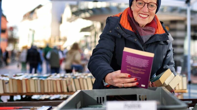 Markt in der Mittelstraße: Hildener Büchermarkt feiert 20-jähriges Bestehen