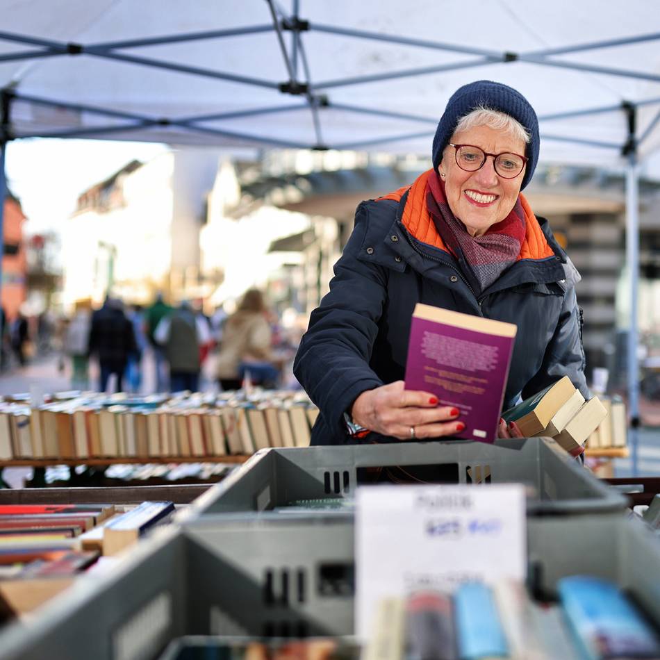 Markt in der Mittelstraße: Hildener Büchermarkt feiert 20-jähriges Bestehen