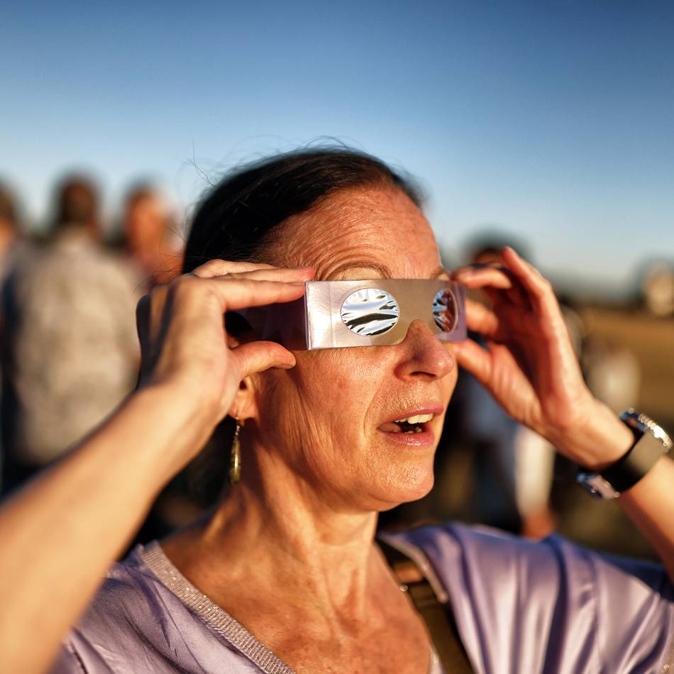 Spektakuläres Naturereignis : Der Mond schiebt sich vor die Sonne – und alle schauen gebannt zu