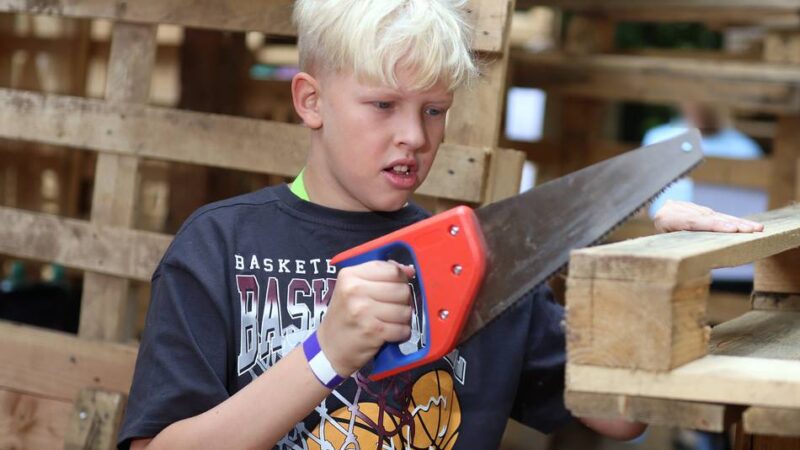 Bauspielplatz in Mettmann: Pulsierendes Leben in der verborgenen Siedlung