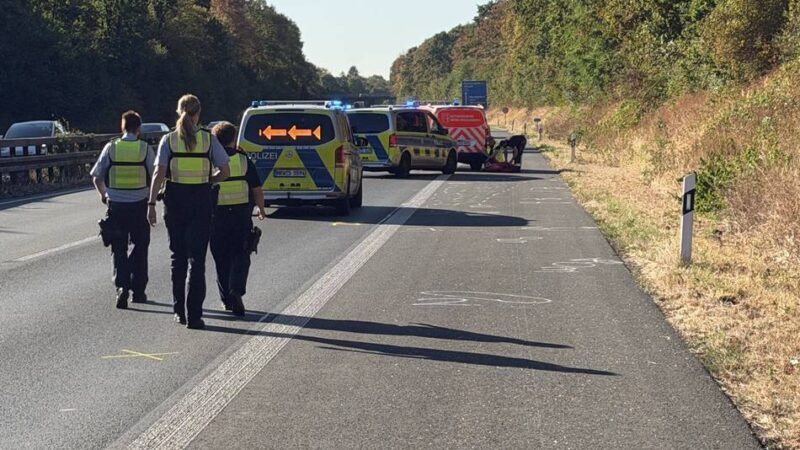 A61 bei Mönchengladbach: Toter Mann am Rand der Autobahn – Vollsperrung sorgte für Staus