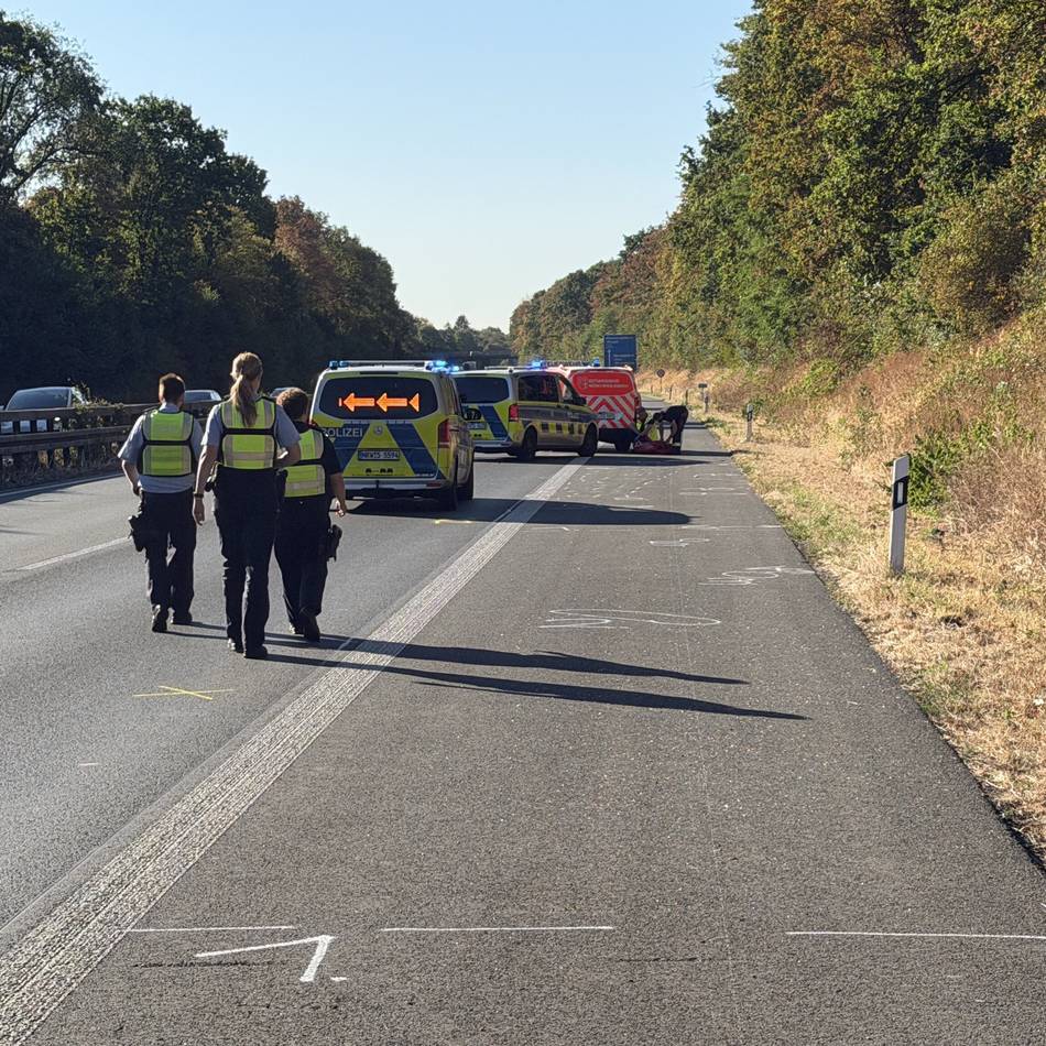 A61 bei Mönchengladbach: Toter Mann am Rand der Autobahn – Vollsperrung sorgte für Staus