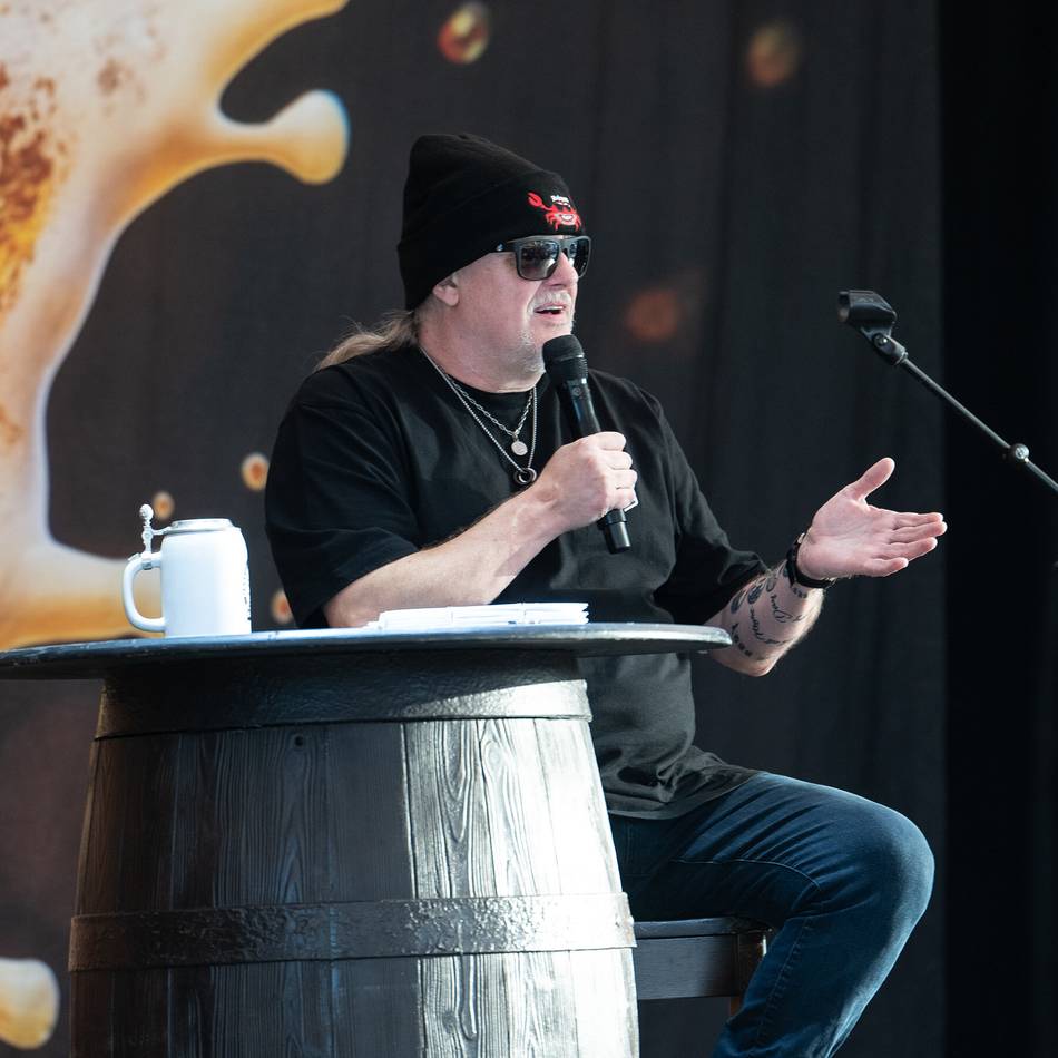Markus Krebs zündet Witze-Feuerwerk in Neuss: „Ihr nehmt heute Abend nix mit, eine Botschaft hab ich nicht für euch“