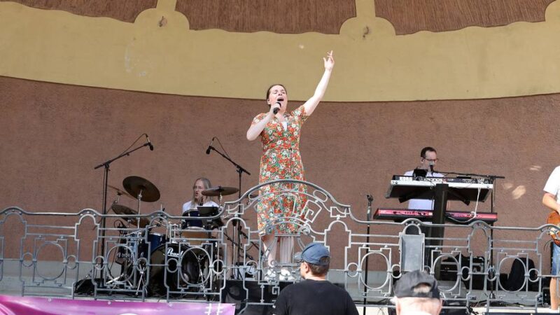 Musik in Mönchengladbach: „Sound Flakes“ bringen Schlagerstimmung in den Bunten Garten
