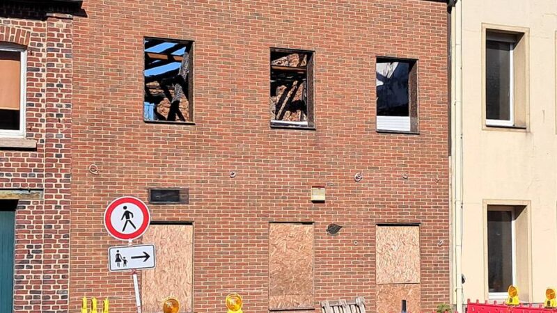 Ehemalige Kneipe Haus Steinbach: Brandruine in Jüchen soll Ende des Jahres weichen