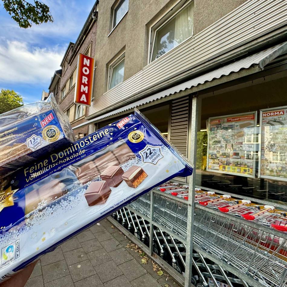 Spekulatius, Dominosteine und Co.: In Neuss gibt’s schon Weihnachts-Süßigkeiten