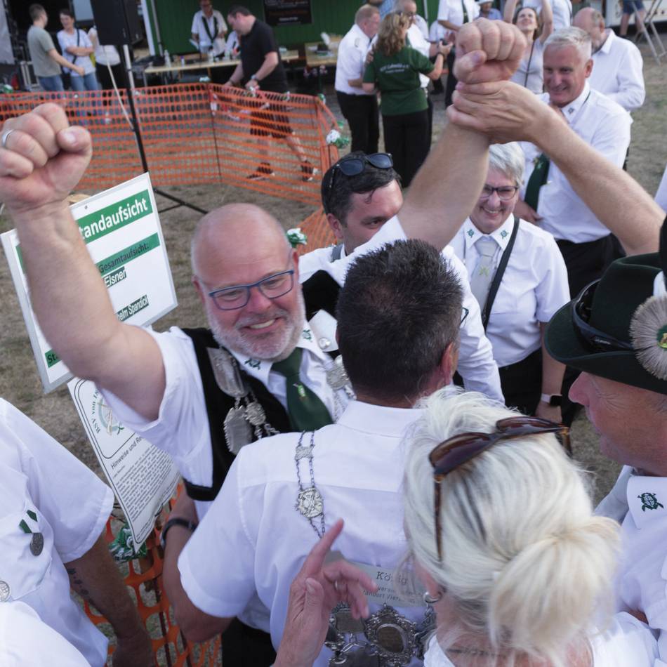 Stadtschützenfest Rheinberg in Millingen: Gerd Oosterman ist der neue König der Könige