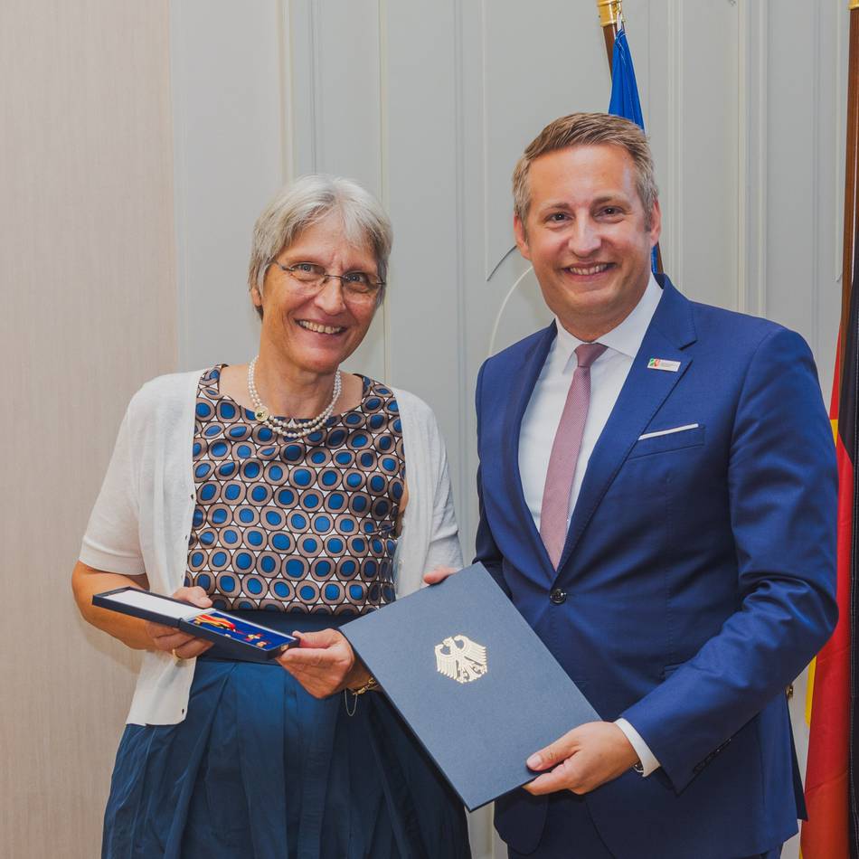 Gisela Janßen in Düsseldorf geehrt: Bundesverdienstkreuz für Neusser Kinderärztin