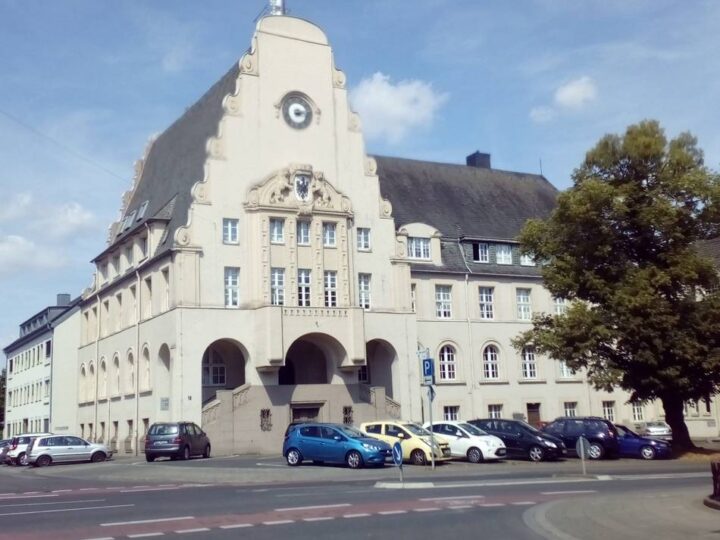 Vorfall in Mönchengladbach: Unbekannte brechen in Stadtkasse ein und stehlen Bargeld
