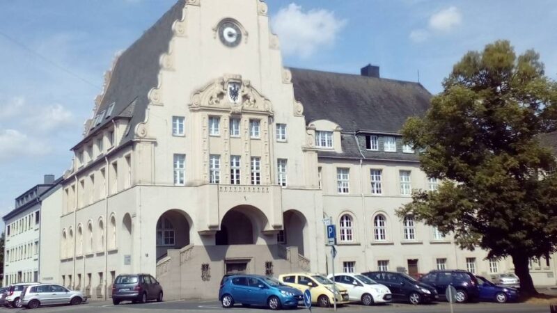 Vorfall in Mönchengladbach: Unbekannte brechen in Stadtkasse ein und stehlen Bargeld