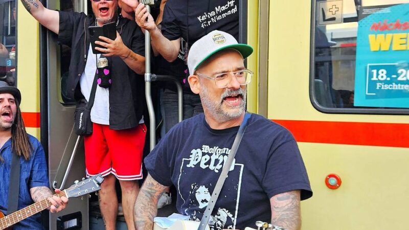 Rock am Bach in Wersten: Punk-Bahn stimmt auf „Rock am Bach“ ein – „die ungewöhnlichste Location, in der ich je gespielt habe“