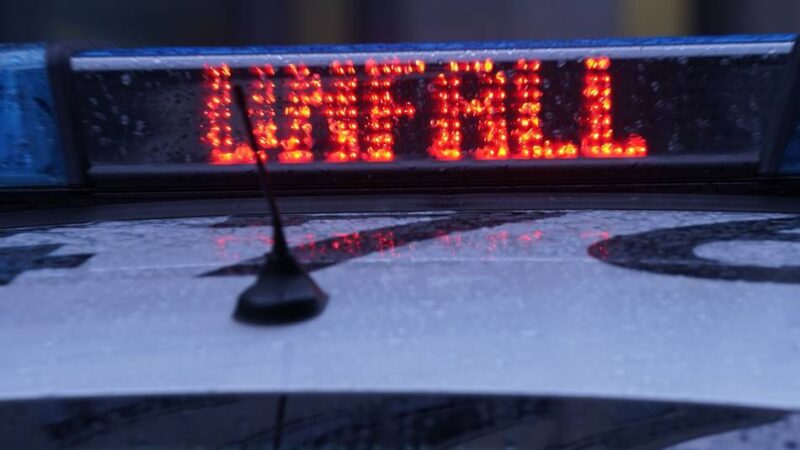 Unfall in Rheinberg: Auto landet in der A57-Abfahrt auf dem Dach