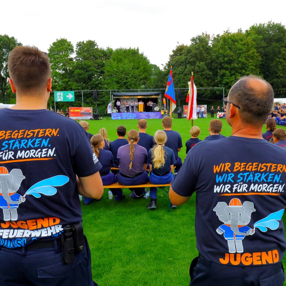 Kreiszeltlager der Jugendfeuerwehren in Sonsbeck: „Ihr baut das Netzwerk auf für die Feuerwehr von morgen“