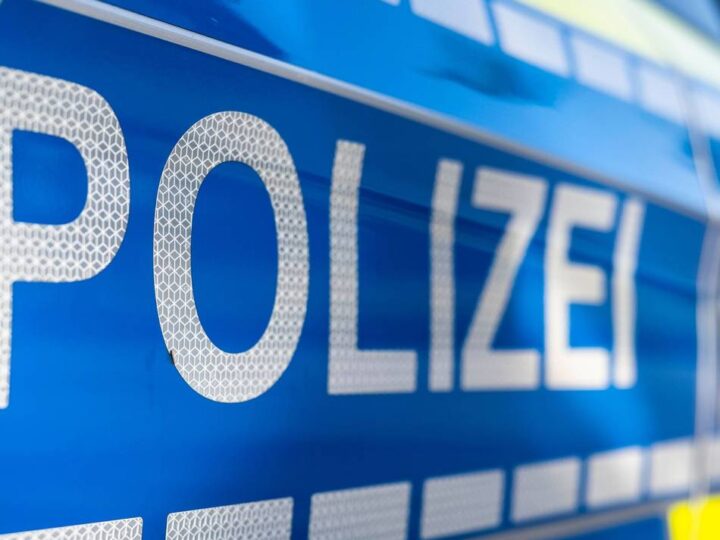 Zeugensuche nach Unfall in Budberg: Autofahrer touchiert Zehnjährigen und fährt weiter