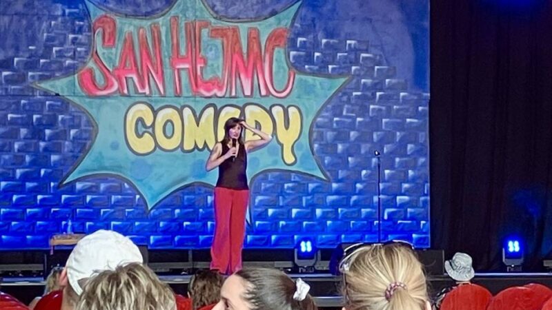 San Hejmo 2026: Comedy Stage kehrt zurück – Sängerin sagt Auftritt ab