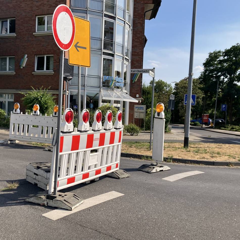Straße in Grevenbroich dicht: Warum sich die Sperrung der Karl-Oberbach-Straße länger zieht als geplant