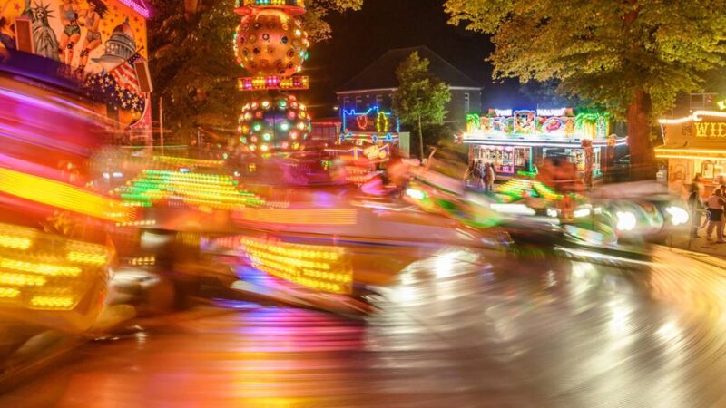 Mordkommission ermittelt in Rheinberg: Mann bei Kirmes-Messerstecherei lebensgefährlich verletzt