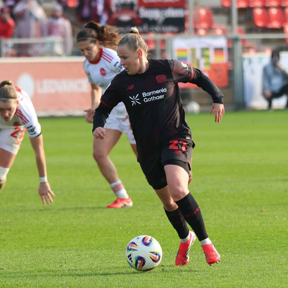Kramer mit Hattrick: Bayers Frauen feiern Torfestival gegen Feyenoord