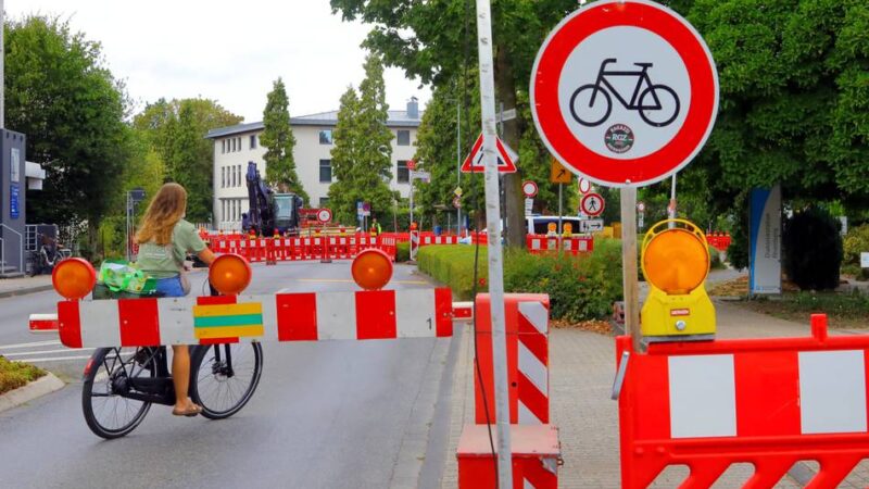 Baustelle in Rheinberg: Busverkehr am Amtsgericht läuft unverändert weiter