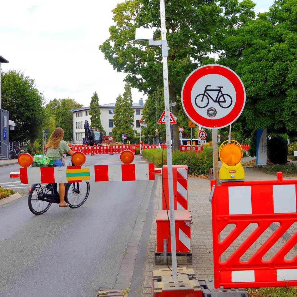 Baustelle in Rheinberg: Busverkehr am Amtsgericht läuft unverändert weiter