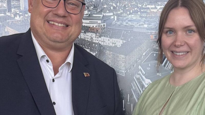 Antrittsbesuch im Rathaus: Britische Diplomatin trifft Leverkusens Stadtchef