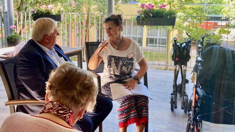 Lob von Minister Laumann: „Wir leben in heißen Zeiten“ – ein Altenheim sucht Antworten