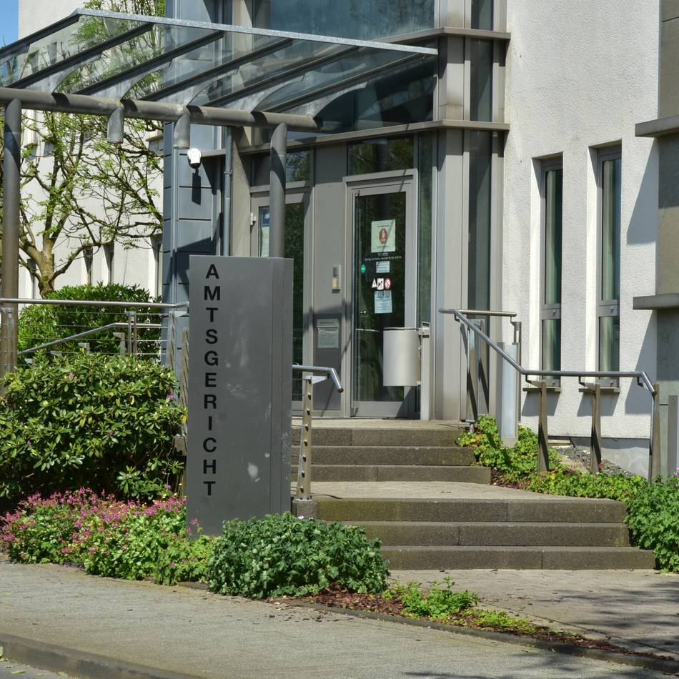 Prozess am Amtsgericht Wermelskirchen: Angeklagte gestehen Fahrten unter Alkohol- und Drogeneinfluss