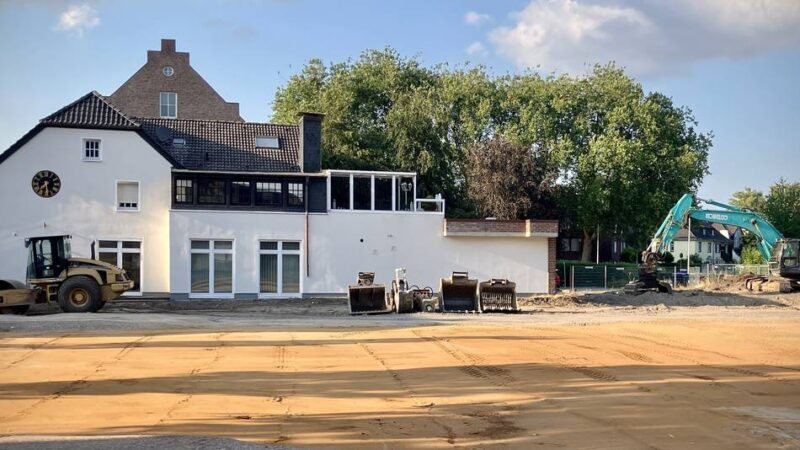 Altes Postgelände an der Dellstraße: Wildblumenwiese als Provisorium