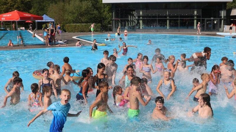 Freizeitbad in Leverkusen bleibt zu: Badespaß draußen, Reparatur drinnen