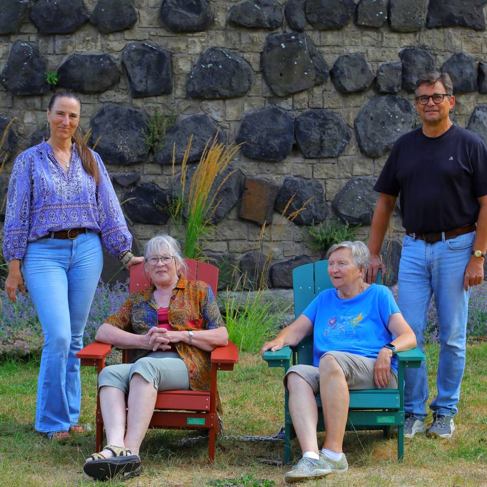 Am Pulverturm in Rheinberg: Neue Adirondack-Stühle laden zum Verweilen ein