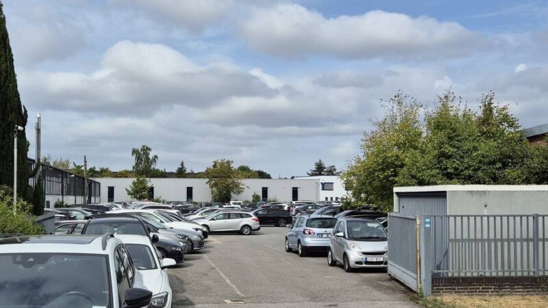 Häufung in der Sommerzeit: Flughafen-Parkservice sorgt für Ärger in Meerbusch