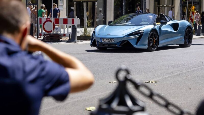Auf der Jagd nach Hypercars in Düsseldorf: Die Carspotter und ihr Revier auf der Königsallee