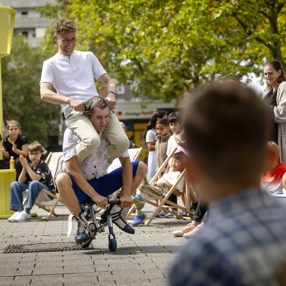 Festival in Düsseldorf: Artisten verzaubern Zuschauer in Garath und Hassels