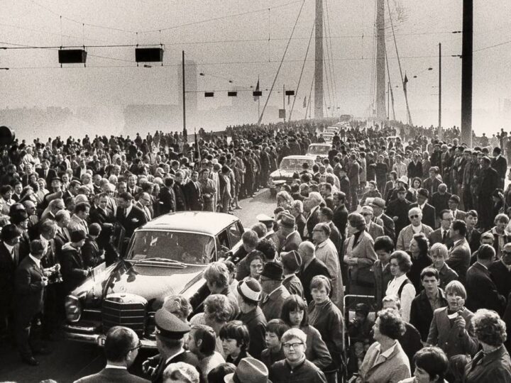 Besondere Aktion zum Geburtstag: 80 Bilder aus 80 Jahren NRW als Plakate in Düsseldorf – und bei uns als Bildergalerie