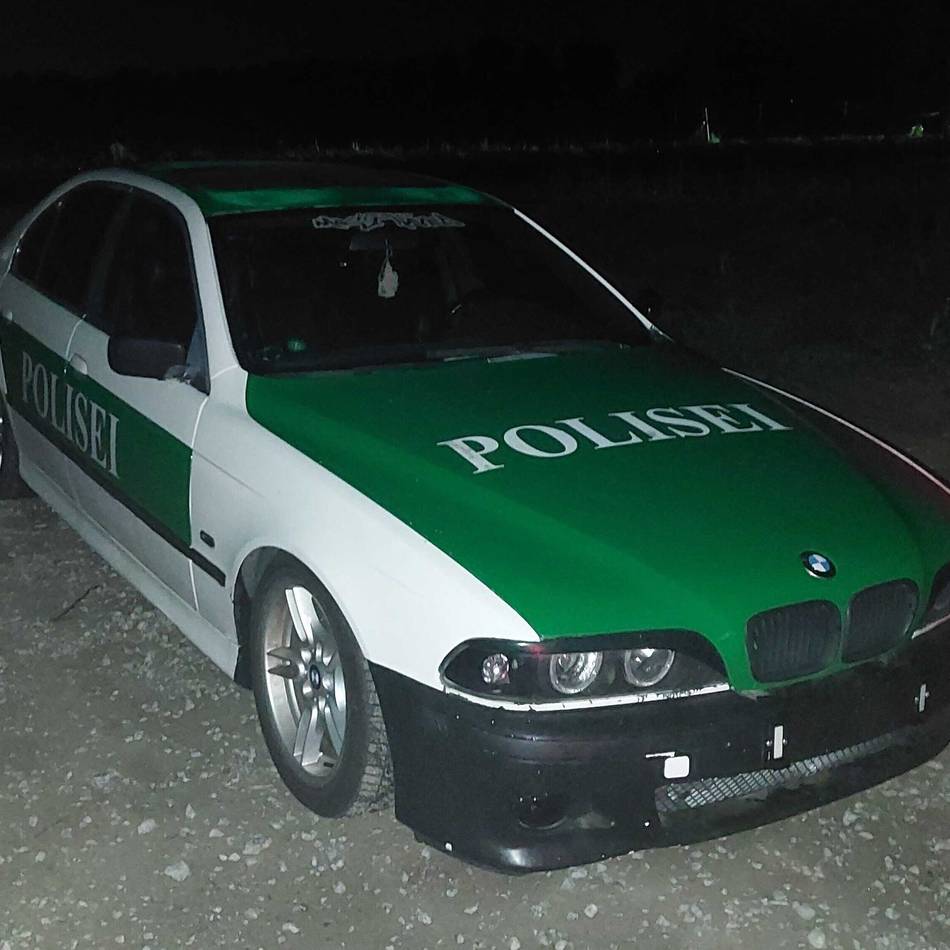 Ärger für Geschwister-Paar: Polizei stoppt Polisei-Fahrzeug – dann fangen die Probleme richtig an