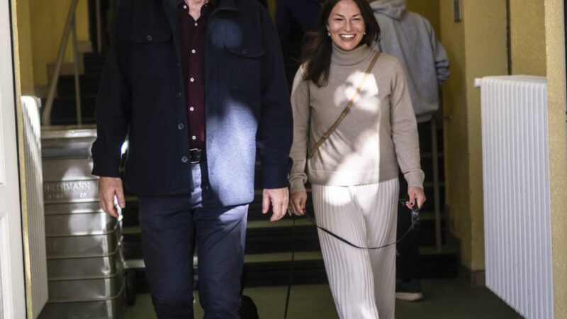 Düsseldorfer OB und Neusser Kämmerin: Stephan Keller und Meike Folkerts sind verlobt – „Zeit unserer Fernbeziehung hat ein Ende“