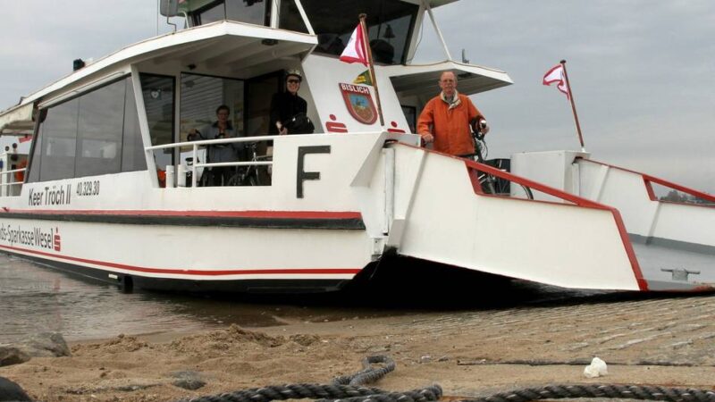 Verbindung zwischen Wesel und Xanten: Rheinfähre Keer Tröch II stellt wegen Niedrigwasser Betrieb ein