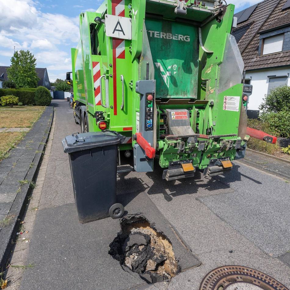 Fahrbahn sackt ab: Plötzlich klafft ein Loch im Erlenweg in Kempen
