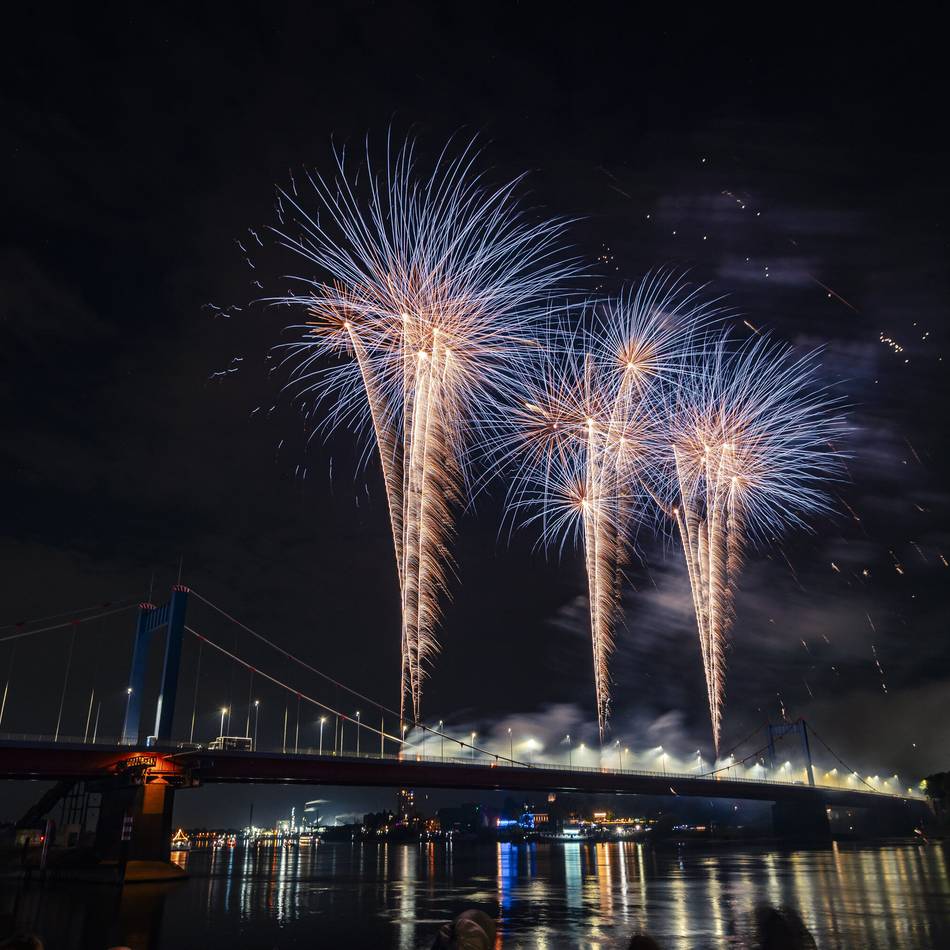 Trockenheit und Niedrigwasser in Duisburg: Findet das Ruhrorter Hafenfest diesmal ohne Feuerwerk statt?
