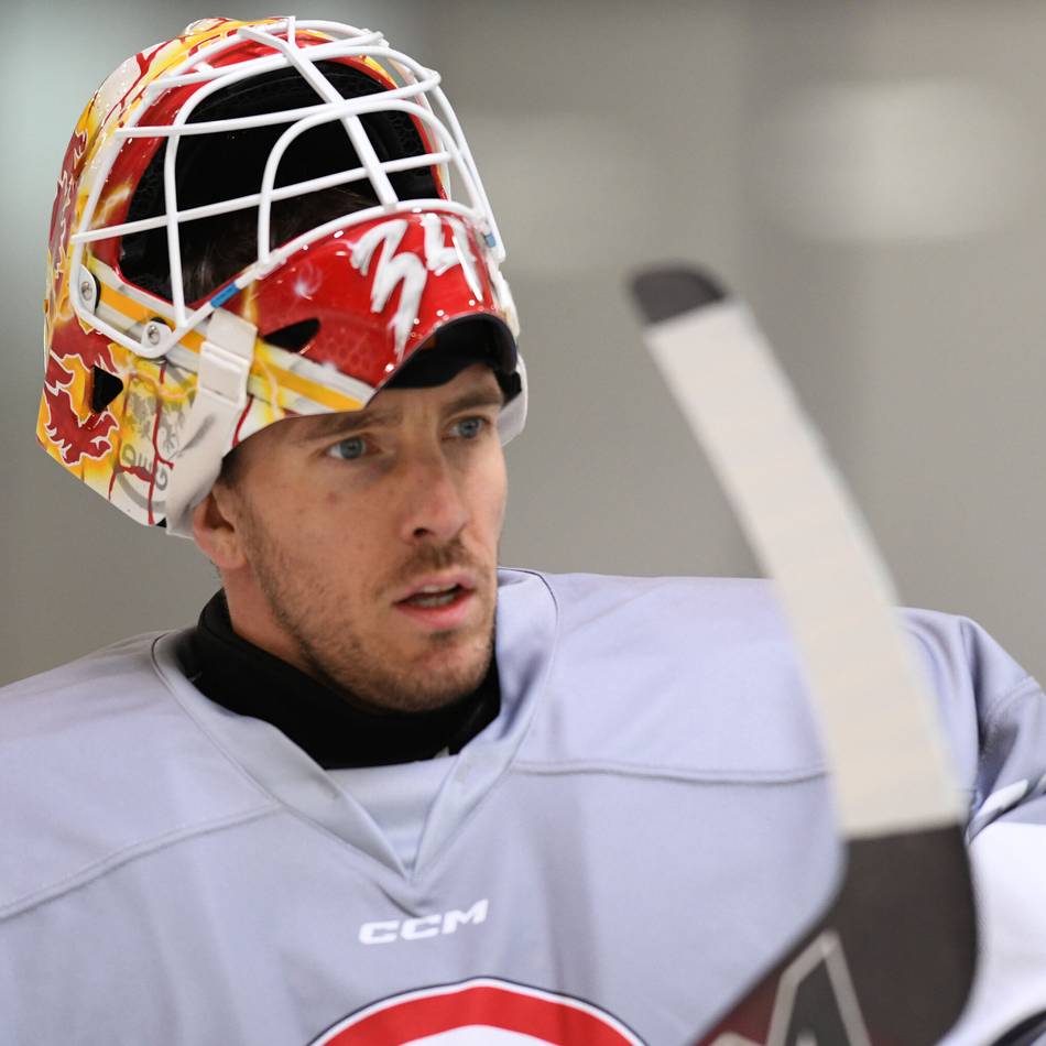 „So viel spielen, wie es geht“: Hilft ein alter Bekannter? Wie DEG-Goalie Langmann zu alter Stärke finden könnte