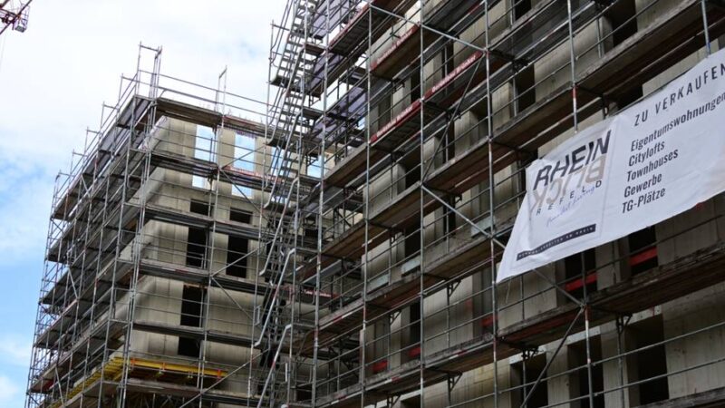 Prestigeprojekt in Krefeld-Uerdingen: Warum die Bauarbeiter am Rheinblick plötzlich verschwanden