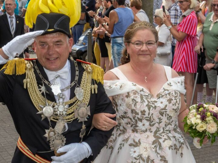 Schützenfest in Grefrath: Schlibecker Schützen feiern bei Königswetter