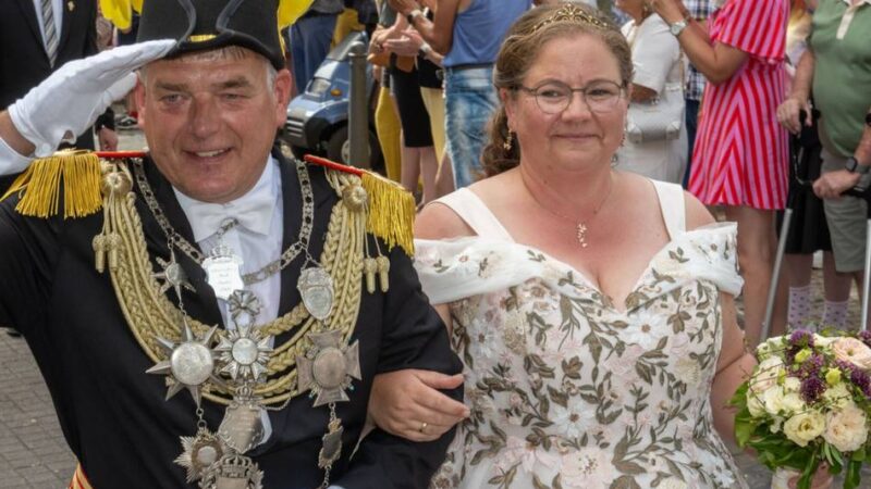 Schützenfest in Grefrath: Schlibecker Schützen feiern bei Königswetter