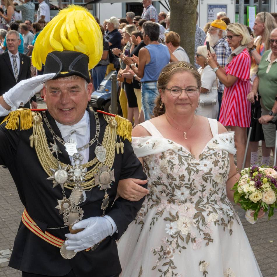 Schützenfest in Grefrath: Schlibecker Schützen feiern bei Königswetter