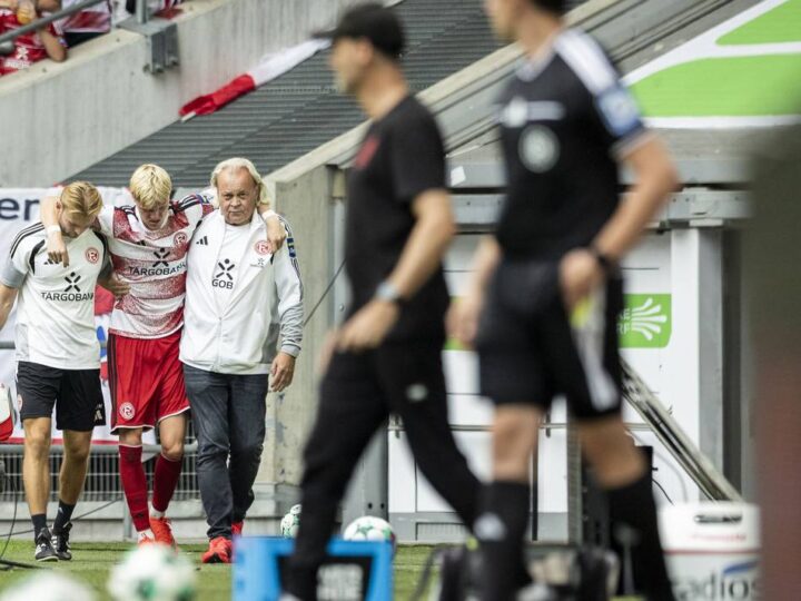 Fatales Heim-Debüt: Fortuna-Pechvogel verlässt die Arena auf Krücken – erste Ende-Reaktion zurückhaltend