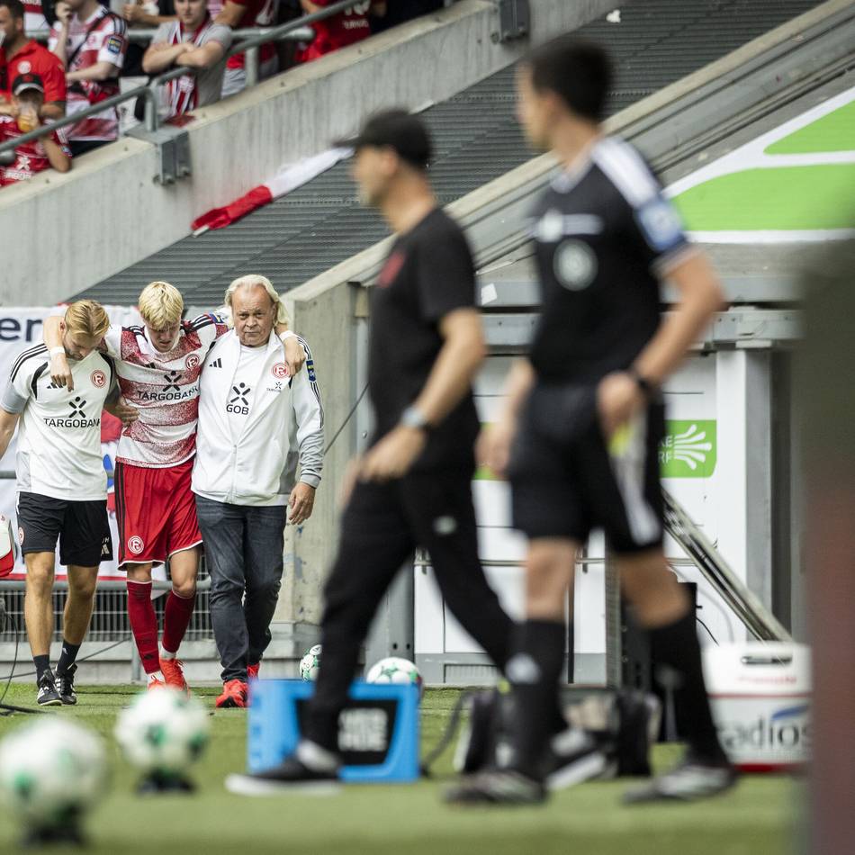 Fatales Heim-Debüt: Fortuna-Pechvogel verlässt die Arena auf Krücken – erste Ende-Reaktion zurückhaltend