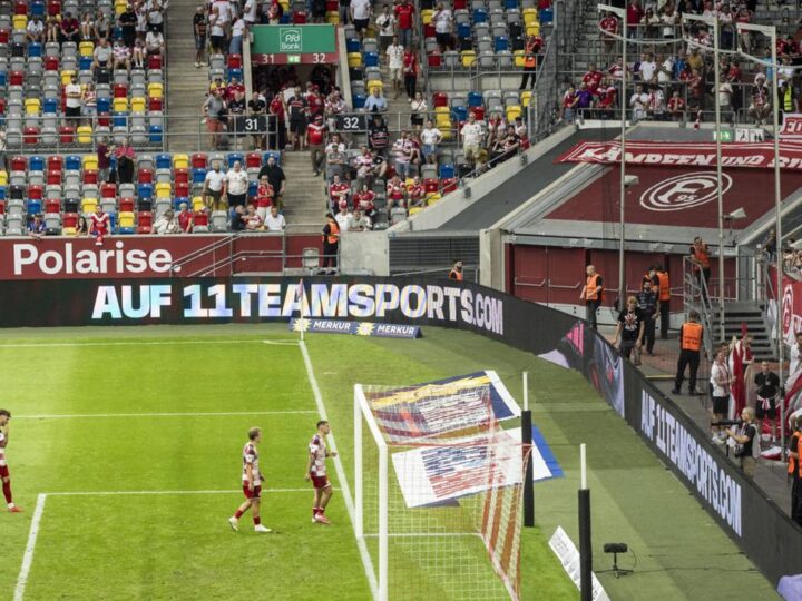 Riesiger Frust nach Abpfiff: Spott, Pfiffe und dann schicken Fans die Spieler weg – Fortuna-Stimmung kippt sofort