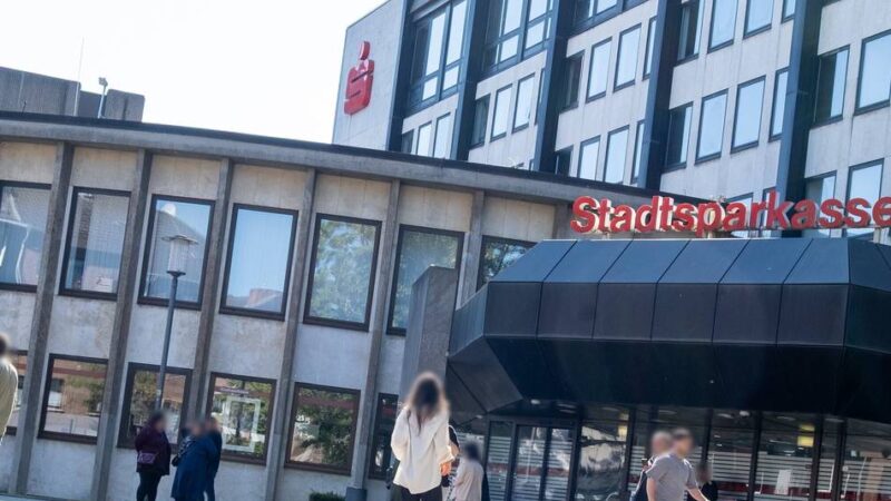 Tat in der Sparkasse Rheydt: Bisher nur wenige Hinweise auf Mönchengladbacher Schließfach-Knacker