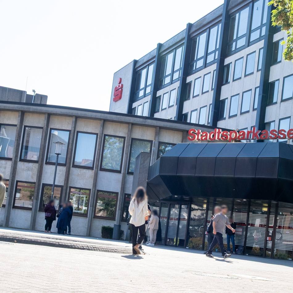 Tat in der Sparkasse Rheydt: Bisher nur wenige Hinweise auf Mönchengladbacher Schließfach-Knacker