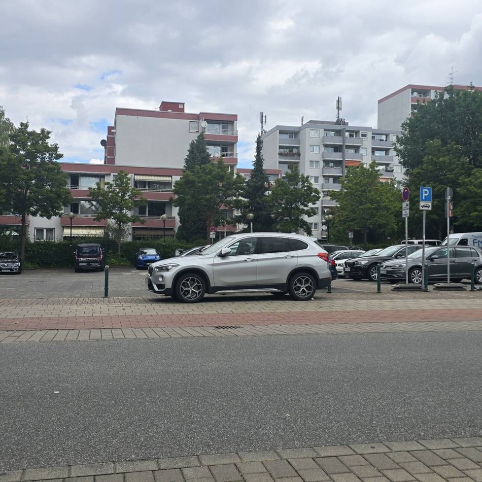 Stadtumbau in Leverkusen-Manfort: Grün statt Autos – Hälfte des Parkplatzes Scharnhorststraße weicht „Pocket-Parkanlage“